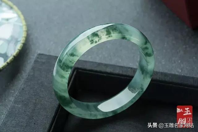 玉镯怎么鉴别好坏,怎么看翡翠手镯的好坏-第4张图片-翡翠网 玉镯怎么鉴别好坏,怎么看翡翠手镯的好坏-第4张图片-翡翠网