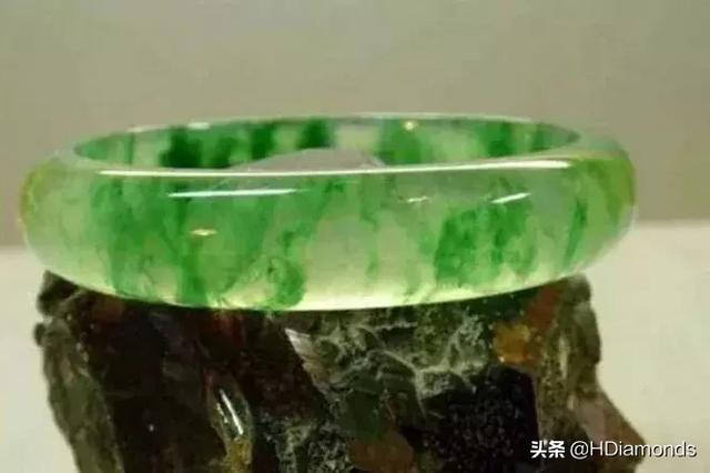 翡翠镯子报价翡翠2万元手镯-第18张图片-翡翠网 翡翠镯子报价翡翠2万元手镯-第18张图片-翡翠网
