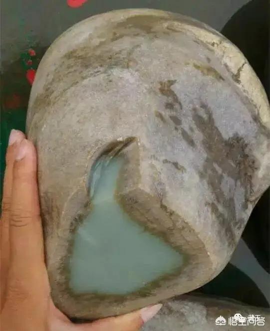 翡翠原石鉴别方法图解,翡翠原石人造假皮鉴别指示图-第2张图片-翡翠网 翡翠原石鉴别方法图解,翡翠原石人造假皮鉴别指示图-第2张图片-翡翠网