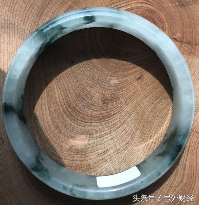 翡翠手镯真假甄别,a货翡翠什么价位-第4张图片-翡翠网 翡翠手镯真假甄别,a货翡翠什么价位-第4张图片-翡翠网