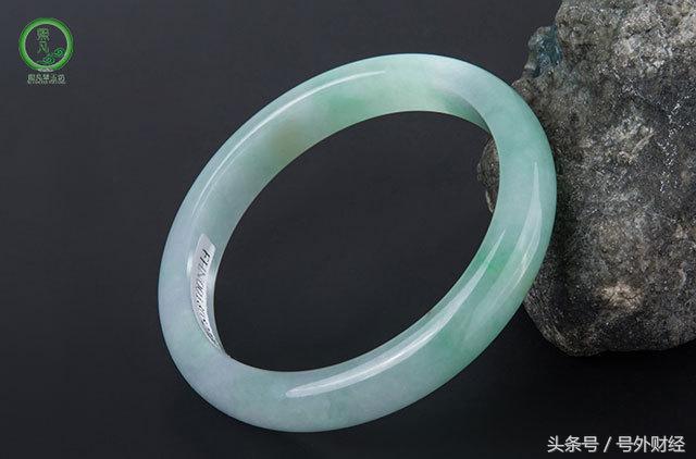 翡翠手镯真假甄别,a货翡翠什么价位-第7张图片-翡翠网 翡翠手镯真假甄别,a货翡翠什么价位-第7张图片-翡翠网