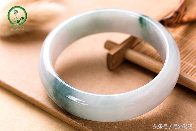 翡翠手镯真假甄别,a货翡翠什么价位-第9张图片-翡翠网 翡翠手镯真假甄别,a货翡翠什么价位-第9张图片-翡翠网