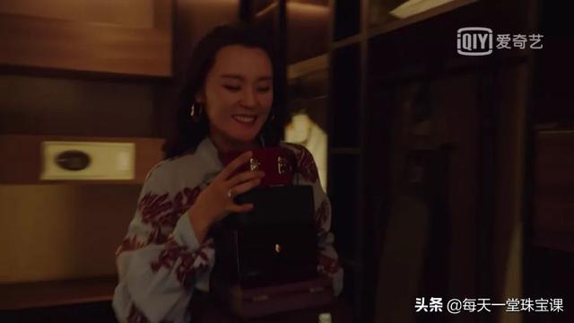 方向盘越轻好还是重好,翡翠手镯很重吗-第4张图片-翡翠网 方向盘越轻好还是重好,翡翠手镯很重吗-第4张图片-翡翠网