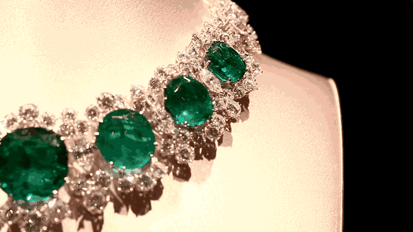 方向盘越轻好还是重好,翡翠手镯很重吗-第28张图片-翡翠网 方向盘越轻好还是重好,翡翠手镯很重吗-第28张图片-翡翠网