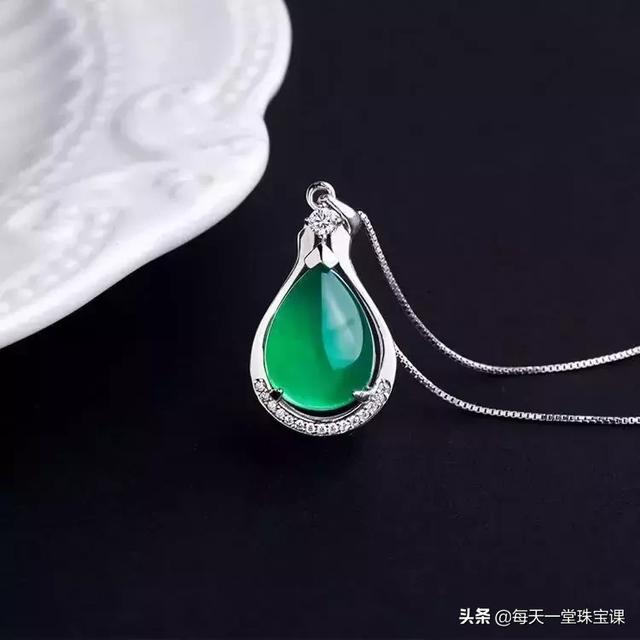 方向盘越轻好还是重好,翡翠手镯很重吗-第40张图片-翡翠网 方向盘越轻好还是重好,翡翠手镯很重吗-第40张图片-翡翠网