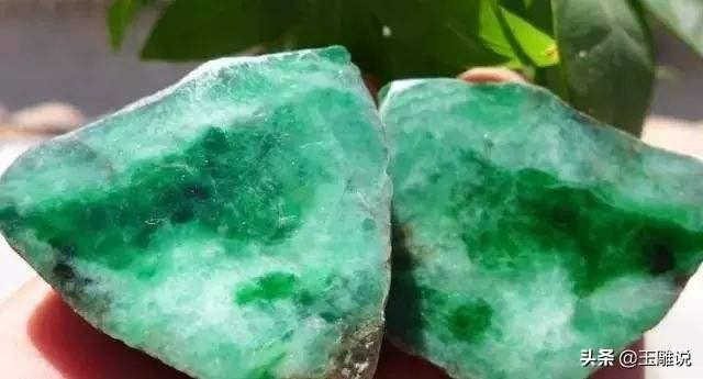 浮雕翡翠原石毛料,翡翠原石比成品贵-第3张图片-翡翠网 浮雕翡翠原石毛料,翡翠原石比成品贵-第3张图片-翡翠网