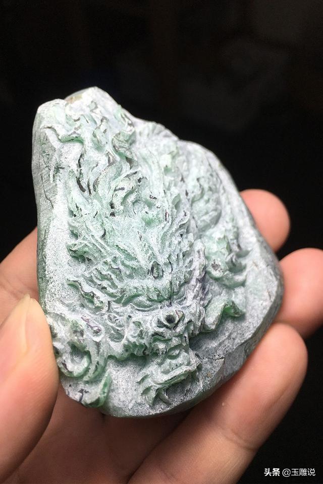 浮雕翡翠原石毛料,翡翠原石比成品贵-第7张图片-翡翠网 浮雕翡翠原石毛料,翡翠原石比成品贵-第7张图片-翡翠网