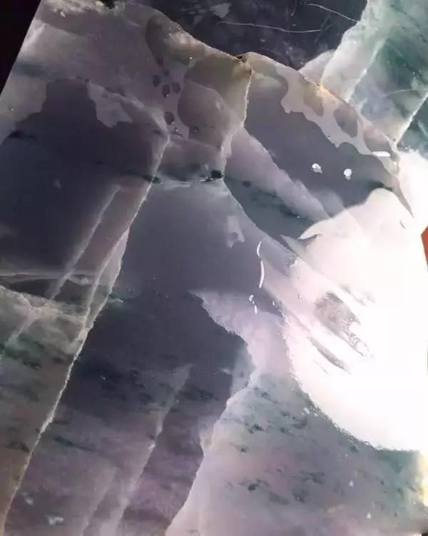 玉镯有裂纹能养好吗,翡翠手镯冰裂-第5张图片-翡翠网 玉镯有裂纹能养好吗,翡翠手镯冰裂-第5张图片-翡翠网