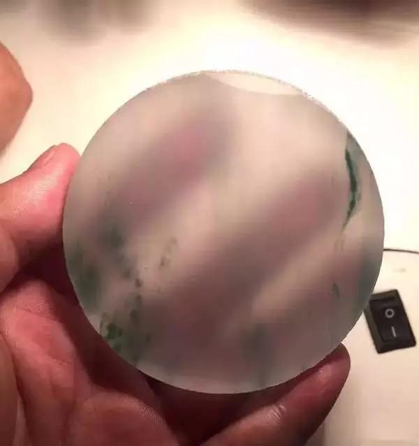 玉镯有裂纹能养好吗,翡翠手镯冰裂-第18张图片-翡翠网 玉镯有裂纹能养好吗,翡翠手镯冰裂-第18张图片-翡翠网