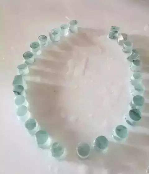 玉镯有裂纹能养好吗,翡翠手镯冰裂-第22张图片-翡翠网 玉镯有裂纹能养好吗,翡翠手镯冰裂-第22张图片-翡翠网