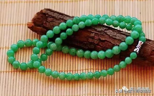 翡翠手镯多大尺寸合适翡翠手镯豆种-第5张图片-翡翠网 翡翠手镯多大尺寸合适翡翠手镯豆种-第5张图片-翡翠网