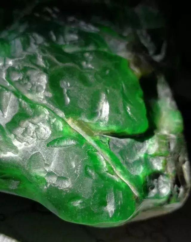翡翠原石叫什么翡翠原石的行程-第1张图片-翡翠网 翡翠原石叫什么翡翠原石的行程-第1张图片-翡翠网