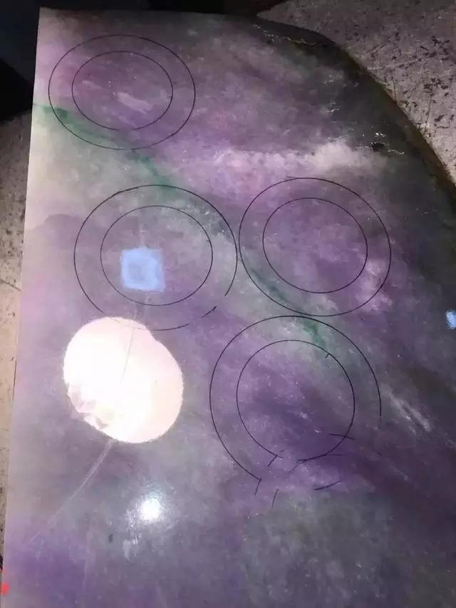 翡翠手镯带一点绿,翡翠手镯越戴越绿是怎么回事-第21张图片-翡翠网 翡翠手镯带一点绿,翡翠手镯越戴越绿是怎么回事-第21张图片-翡翠网