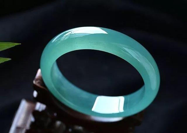 三四千的翡翠手镯怎么样3000元翡翠手镯-第1张图片-翡翠网 三四千的翡翠手镯怎么样3000元翡翠手镯-第1张图片-翡翠网