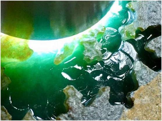 翡翠原石做手镯,一块翡翠原石能做几件首饰-第1张图片-翡翠网 翡翠原石做手镯,一块翡翠原石能做几件首饰-第1张图片-翡翠网