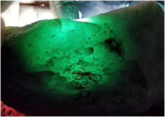 翡翠原石做手镯,一块翡翠原石能做几件首饰-第3张图片-翡翠网 翡翠原石做手镯,一块翡翠原石能做几件首饰-第3张图片-翡翠网