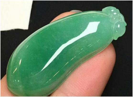 翡翠原石做手镯,一块翡翠原石能做几件首饰-第5张图片-翡翠网 翡翠原石做手镯,一块翡翠原石能做几件首饰-第5张图片-翡翠网