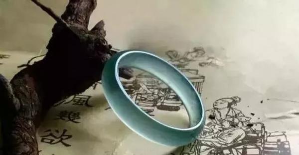 油青糯种翡翠手镯价格高档白底青翡翠手镯-第3张图片-翡翠网 油青糯种翡翠手镯价格高档白底青翡翠手镯-第3张图片-翡翠网