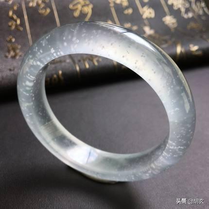 a货翡翠手镯a货翡翠手镯什么意思-第9张图片-翡翠网 a货翡翠手镯a货翡翠手镯什么意思-第9张图片-翡翠网