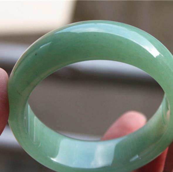 翡翠手镯里面的棉絮翡翠镯子有棉絮怎么养-第5张图片-翡翠网 翡翠手镯里面的棉絮翡翠镯子有棉絮怎么养-第5张图片-翡翠网