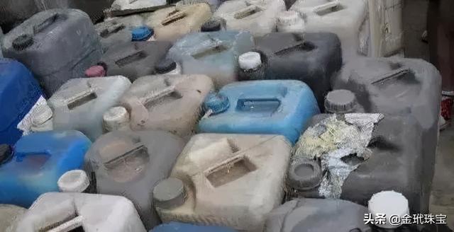 翡翠手镯洗澡后变白怎么办,翡翠手镯洗澡要摘下吗-第8张图片-翡翠网 翡翠手镯洗澡后变白怎么办,翡翠手镯洗澡要摘下吗-第8张图片-翡翠网