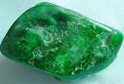 翡翠原石开解方法,云南翡翠原石解石-第8张图片-翡翠网 翡翠原石开解方法,云南翡翠原石解石-第8张图片-翡翠网