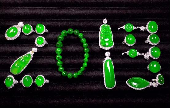 翡翠原石开解方法,云南翡翠原石解石-第10张图片-翡翠网 翡翠原石开解方法,云南翡翠原石解石-第10张图片-翡翠网