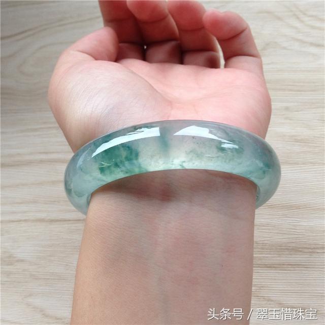孕妇可以戴翡翠手镯吗,怀孕的人可以戴玉手镯吗-第3张图片-翡翠网 孕妇可以戴翡翠手镯吗,怀孕的人可以戴玉手镯吗-第3张图片-翡翠网