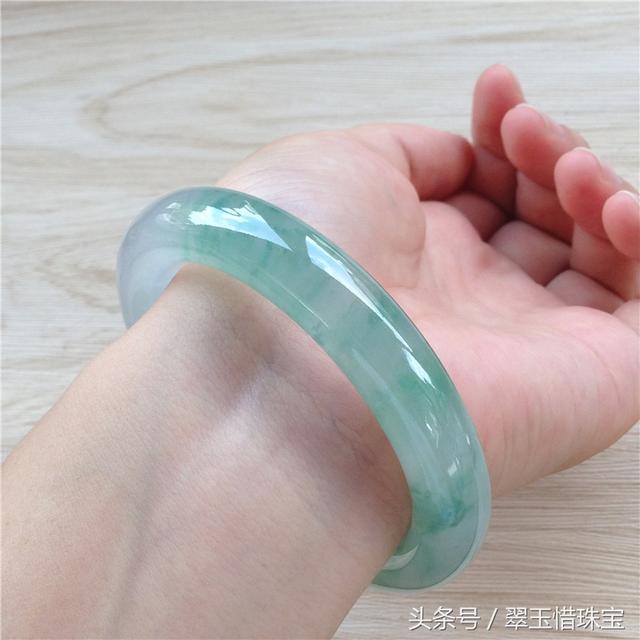 孕妇可以戴翡翠手镯吗,怀孕的人可以戴玉手镯吗-第6张图片-翡翠网 孕妇可以戴翡翠手镯吗,怀孕的人可以戴玉手镯吗-第6张图片-翡翠网