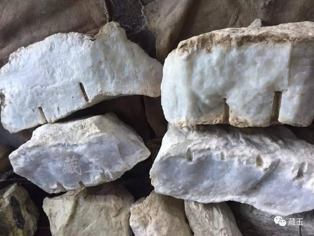 极品翡翠山料原石图片,翡翠山料色料-第16张图片-翡翠网 极品翡翠山料原石图片,翡翠山料色料-第16张图片-翡翠网