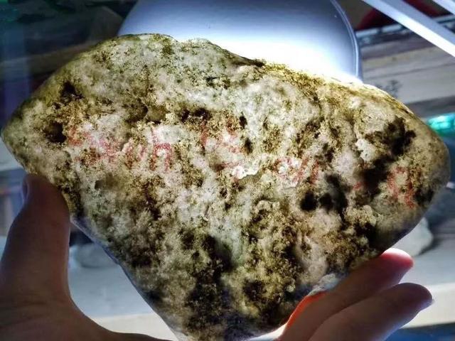 糯化飘花翡翠,翡翠手镯冰糯飘花-第4张图片-翡翠网 糯化飘花翡翠,翡翠手镯冰糯飘花-第4张图片-翡翠网