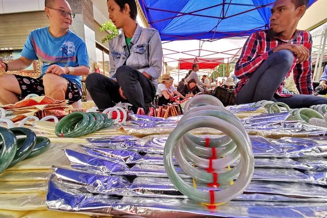 十几万的翡翠手镯图片,百元翡翠镯子价格图片-第4张图片-翡翠网 十几万的翡翠手镯图片,百元翡翠镯子价格图片-第4张图片-翡翠网