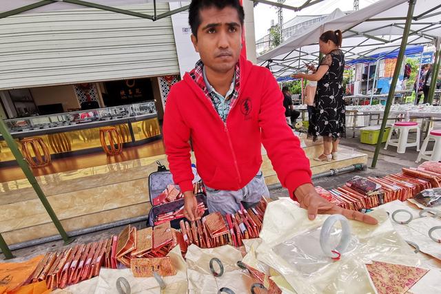 十几万的翡翠手镯图片,百元翡翠镯子价格图片-第6张图片-翡翠网 十几万的翡翠手镯图片,百元翡翠镯子价格图片-第6张图片-翡翠网