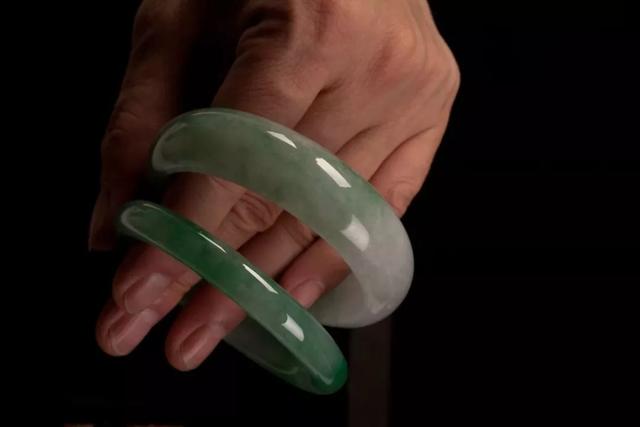 翡翠手镯可以碎碎吗,玉手镯裂了还能养人吗-第5张图片-翡翠网 翡翠手镯可以碎碎吗,玉手镯裂了还能养人吗-第5张图片-翡翠网