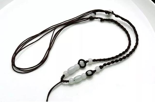 翡翠手镯可以碎碎吗,玉手镯裂了还能养人吗-第14张图片-翡翠网 翡翠手镯可以碎碎吗,玉手镯裂了还能养人吗-第14张图片-翡翠网