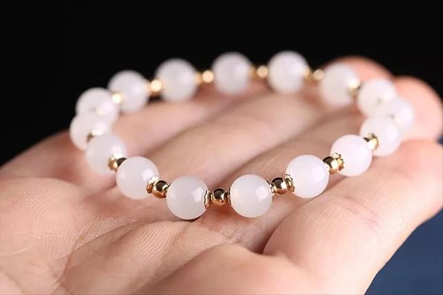 翡翠手镯可以碎碎吗,玉手镯裂了还能养人吗-第17张图片-翡翠网 翡翠手镯可以碎碎吗,玉手镯裂了还能养人吗-第17张图片-翡翠网