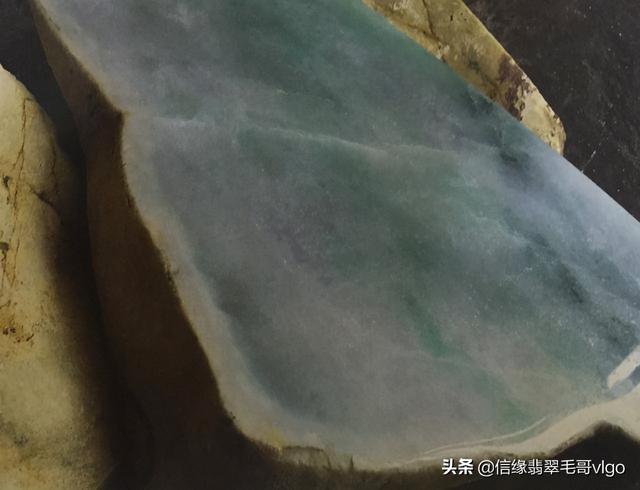 什么样原石翡翠容易有漂花,什么叫翡翠高冰飘花-第3张图片-翡翠网 什么样原石翡翠容易有漂花,什么叫翡翠高冰飘花-第3张图片-翡翠网