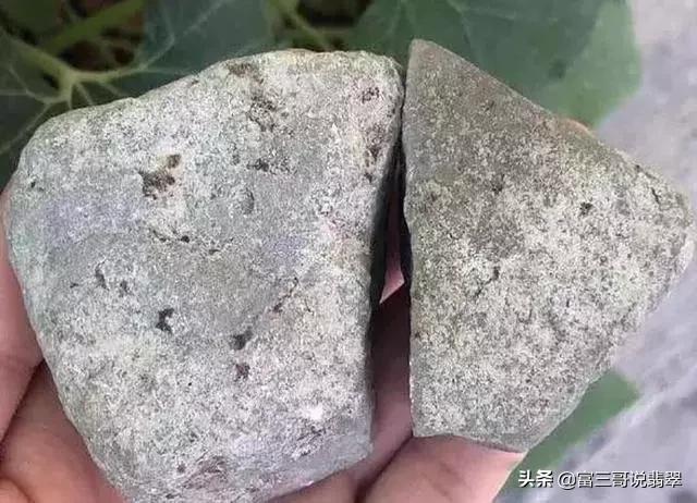 翡翠原石水脱砂的图片,澳门特别行政区翻砂原石-第8张图片-翡翠网 翡翠原石水脱砂的图片,澳门特别行政区翻砂原石-第8张图片-翡翠网