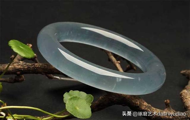 正装翡翠手镯13细了吗,手镯圆条和正装的区别-第3张图片-翡翠网 正装翡翠手镯13细了吗,手镯圆条和正装的区别-第3张图片-翡翠网