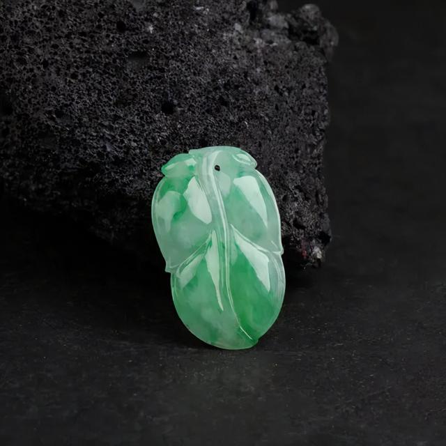 细豆种翡翠的价格是多少绿豆种翡翠手镯价格-第2张图片-翡翠网 细豆种翡翠的价格是多少绿豆种翡翠手镯价格-第2张图片-翡翠网