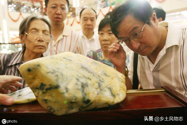 35公斤翡翠原石图片,正宗翡翠原石图片-第3张图片-翡翠网 35公斤翡翠原石图片,正宗翡翠原石图片-第3张图片-翡翠网