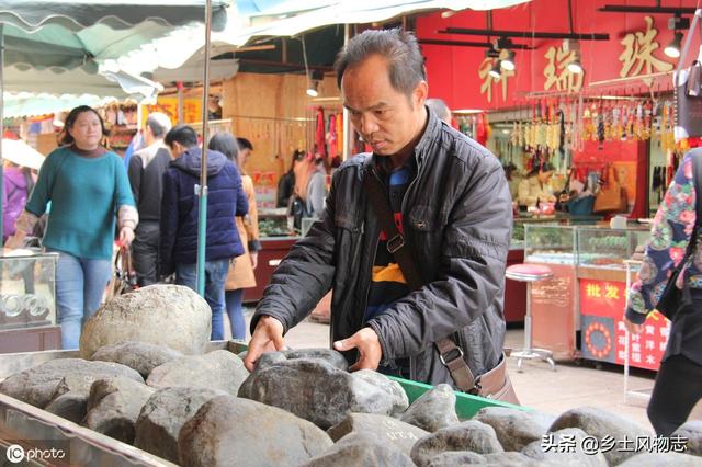 35公斤翡翠原石图片,正宗翡翠原石图片-第5张图片-翡翠网 35公斤翡翠原石图片,正宗翡翠原石图片-第5张图片-翡翠网