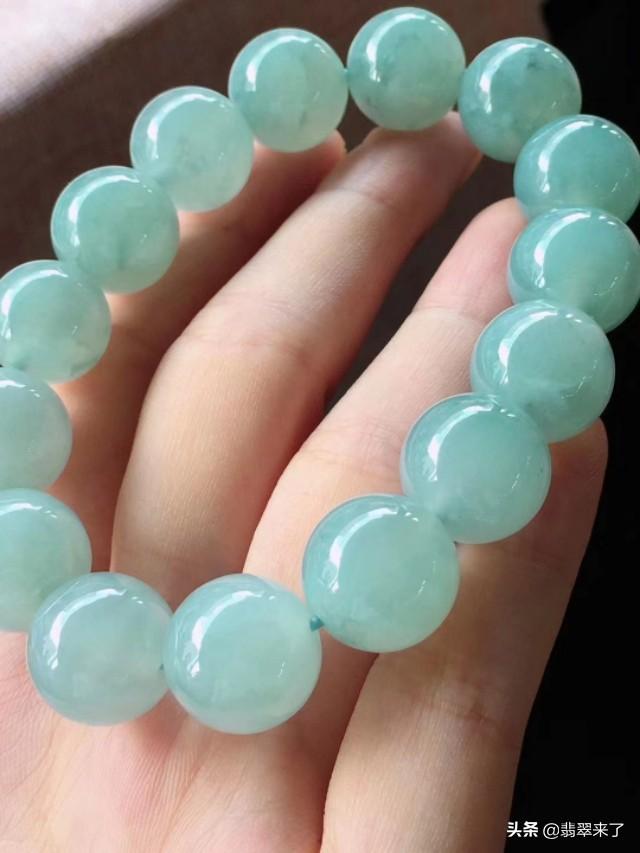 翡翠手镯戴大还是戴小,翡翠小圆珠手镯-第7张图片-翡翠网 翡翠手镯戴大还是戴小,翡翠小圆珠手镯-第7张图片-翡翠网