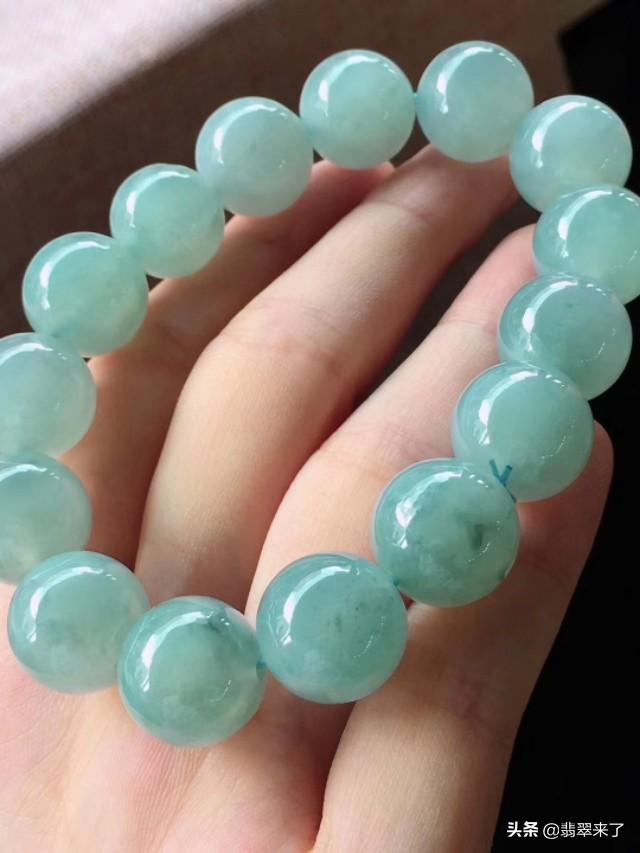 翡翠手镯戴大还是戴小,翡翠小圆珠手镯-第8张图片-翡翠网 翡翠手镯戴大还是戴小,翡翠小圆珠手镯-第8张图片-翡翠网