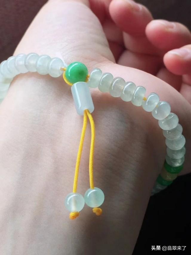 翡翠手镯戴大还是戴小,翡翠小圆珠手镯-第12张图片-翡翠网 翡翠手镯戴大还是戴小,翡翠小圆珠手镯-第12张图片-翡翠网