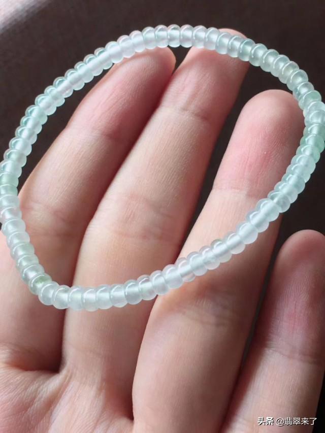 翡翠手镯戴大还是戴小,翡翠小圆珠手镯-第16张图片-翡翠网 翡翠手镯戴大还是戴小,翡翠小圆珠手镯-第16张图片-翡翠网