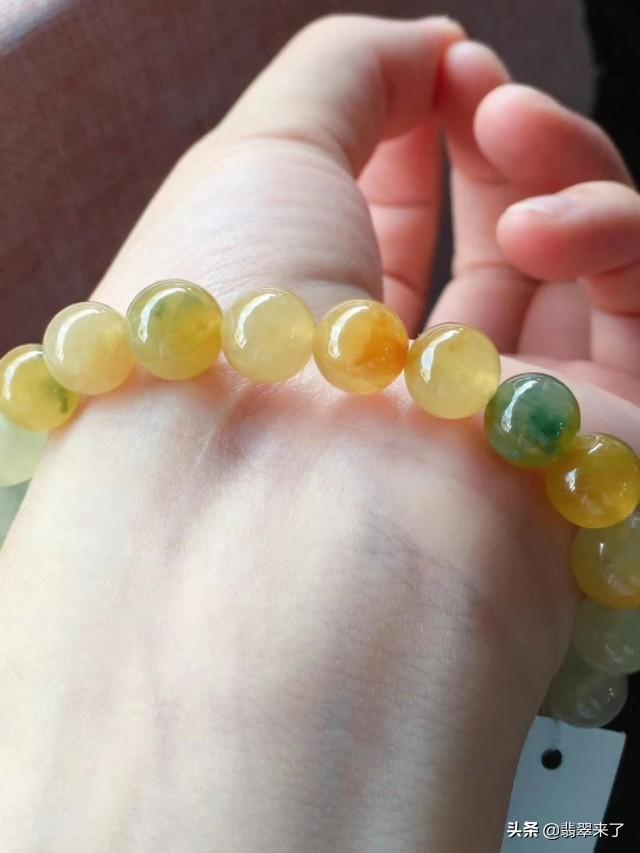 翡翠手镯戴大还是戴小,翡翠小圆珠手镯-第30张图片-翡翠网 翡翠手镯戴大还是戴小,翡翠小圆珠手镯-第30张图片-翡翠网
