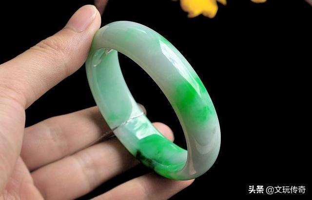翡翠手镯裂了还可以带怎么办翡翠手镯裂了还能带吗-第3张图片-翡翠网 翡翠手镯裂了还可以带怎么办翡翠手镯裂了还能带吗-第3张图片-翡翠网