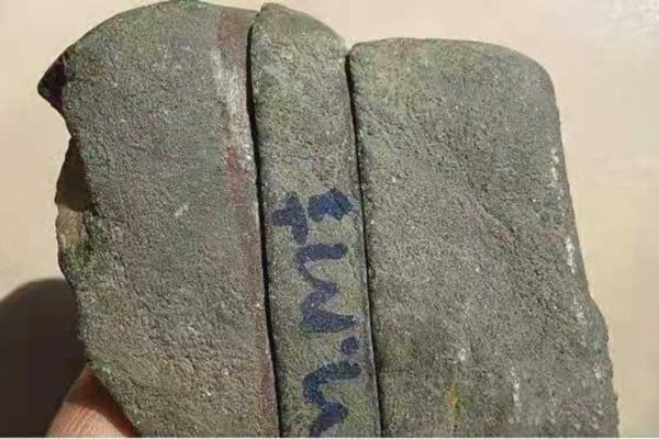 高冰飘花翡翠多少钱,高冰飘花翡翠原石边角料-第1张图片-翡翠网 高冰飘花翡翠多少钱,高冰飘花翡翠原石边角料-第1张图片-翡翠网