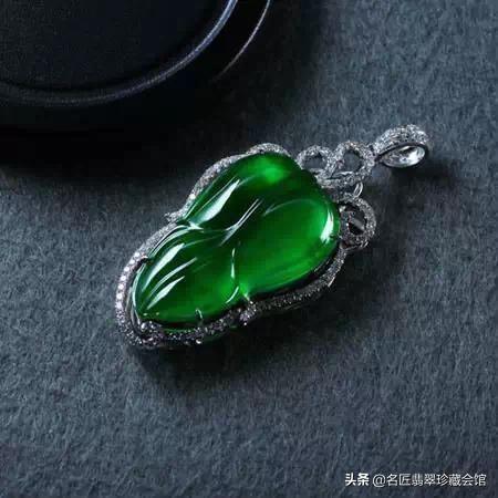 爱翡翠知识点爱翡翠的女人-第1张图片-翡翠网 爱翡翠知识点爱翡翠的女人-第1张图片-翡翠网